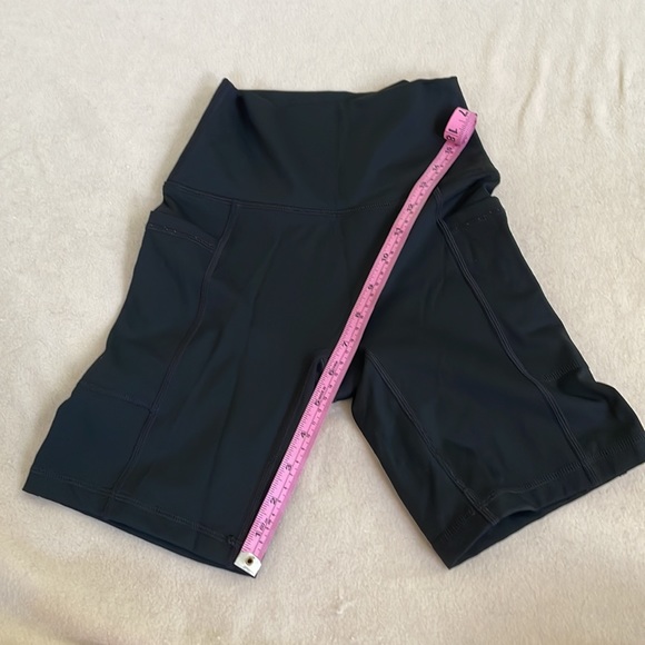 Black XS Offline Goals Aerie Bike Shorts - Picture 4 of 6
